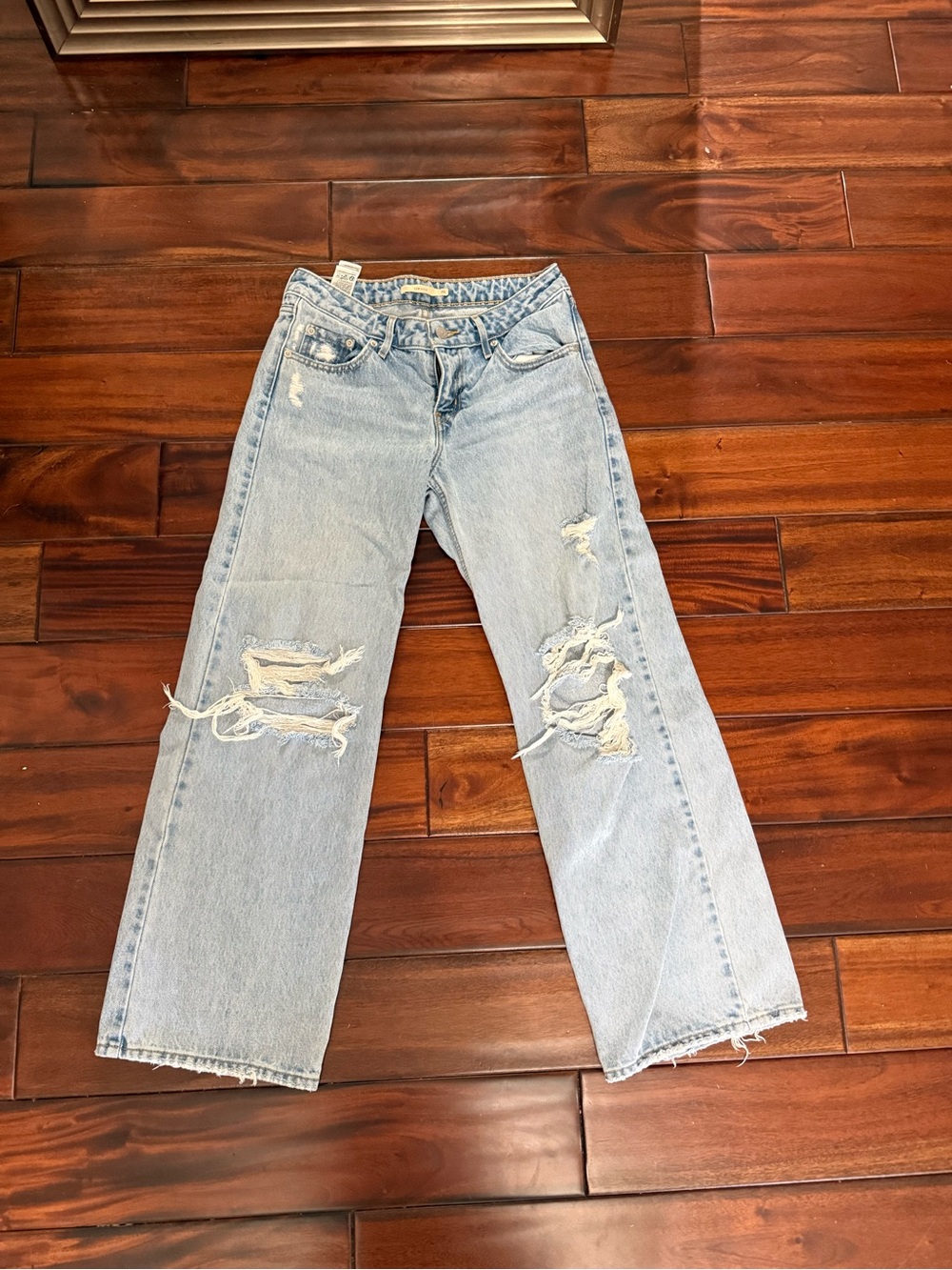 Light Wash low loose Levi jeans